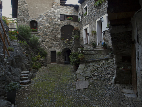 red italy green stone mystery stairs town ancient arch rustic courtyard cobble hidden vernacular cortile lombardy sondrio scarpatetti
