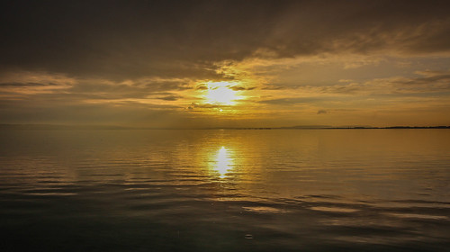 andygocher canon100d canon1018mm europe uk france marseille marignane seascape sunset sun clouds sky water reflection