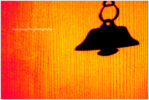 sunset shadow orange black texture yellow evening abend sonnenuntergang sundown bell stripes chain gelb schatten schwarz streifen glocke kette maserung marcoumgeher