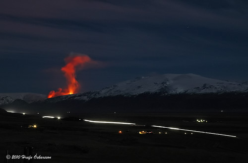 moonlight eruption fimmvörðuháls eyjafjallajökull fljótshlíð eldgos kollabær