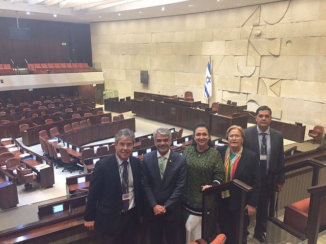 Parlamentares brasileiros viajam para Israel a convite de "organizações sionistas"
