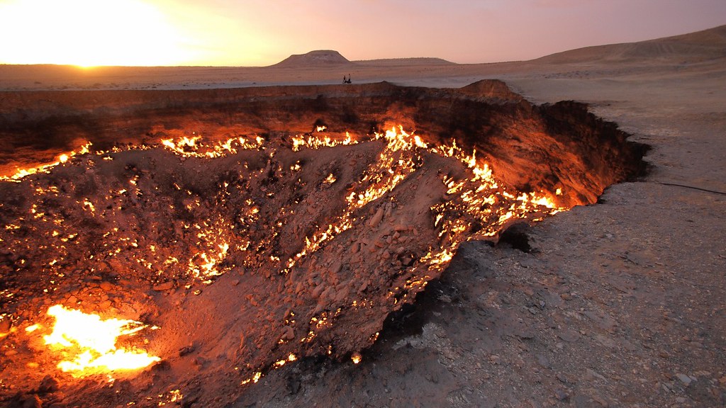 P9202833-Turkmenistan-Central-Asia-Karakum-gas-crater-darvaza
