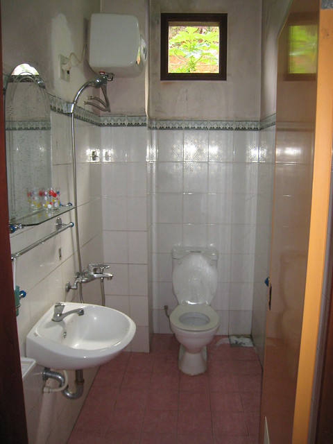 typical vietnemese hotel bathroom.. "everything's a shower!"