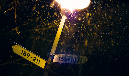snow d50 geotagged student nikon university december sweden streetlamp örebro streetpost geo:lat=59244537 geo:lon=15243809 grankottevägen