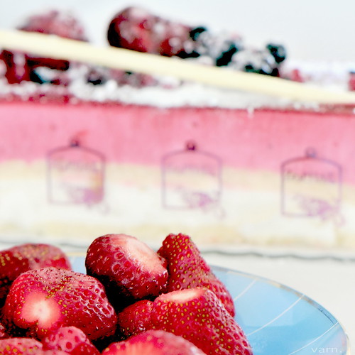 fruit strawberries celebration 11111 favored strawberrycake specialday nikond300 dedicationfromcyprus varnavasthearchitect
