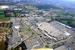 vue aérienne, zone commerciale Auchan (LE PONTET,FR84)