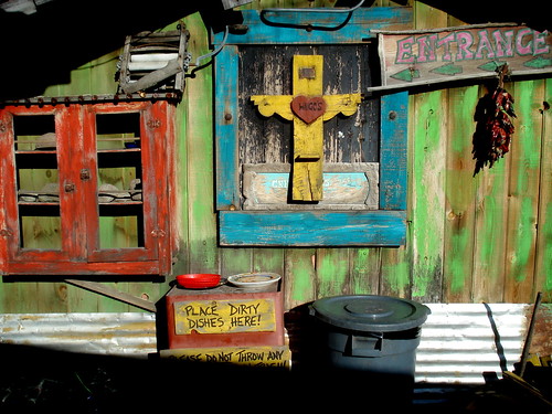 wood old arizona food sign wall trash dinner outside march cross painted entrance az mexicanfood shelf mexican cocina arrows peppers local 365 dirtydishes prescott day70 2010 hugos march11 project365 3661 project36570 project3661 2010yip project36612010 project36511mar10 march112010 project365031110 hugoscocina lacocinadeduran