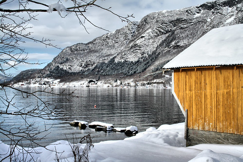 winter mountain snow fjord boathouse naust sjøholt omot larigan phamilton ørskog