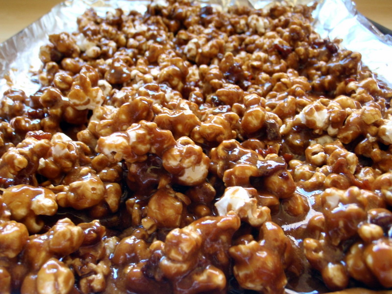 Homemade Caramel Popcorn - Homemade Hooplah