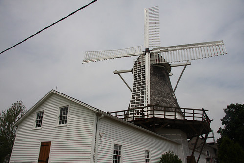 windmill golden illinois corn wind smalltownusa westernillinois landoflincoln theprairiemillswindmill henryemminga