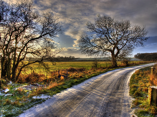 morning blue trees light sky sun sunlight snow green clouds rural sunrise landscape dawn golden frost raw glow shadows snowy farm country olympus adobe lane fields chilly rays icy chill hdr westyorkshire dusting featherstone farmtrack 3xp rawconversion handheldhdr photoshopcs4 olympuse420 highspeedbracketing huntwicklane photomatixpro32