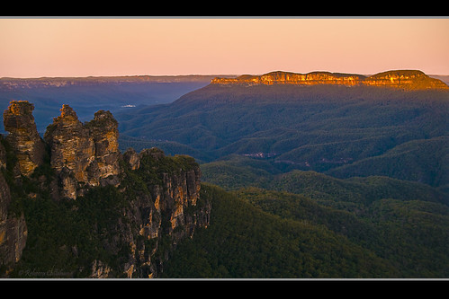 sunlight mist sunrise bush bluemountains valley nsw newsouthwales katoomba rockformations thethreesisters echopoint pentaxk20d