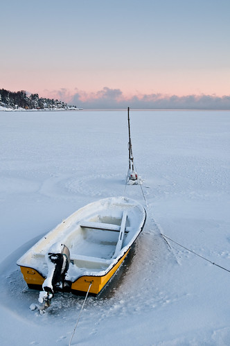 pink winter sunset sky white snow seascape cold ice yellow norway contrast landscape bay boat frozen soft frost pentax smoke horizon small engine rope sharp clean forgotten shore simplicity oar stick fjord motor simple pure sande outboard distant misplaced k7 bjerkøya tamronspaf2875mmf28xrdi nofk