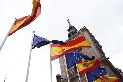 Banderas de España y la UE