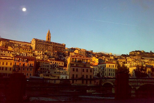 morning italy sun moon sunrise italia alba liguria luna sole imperia mattino ventimiglia