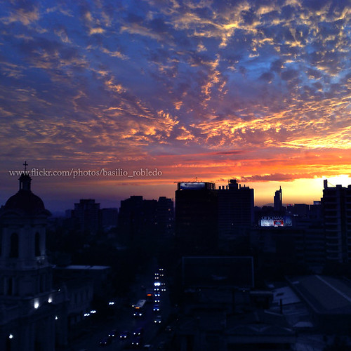 chile santiago sky clouds atardecer sunsets puestadesol magichour goldenhour nokian95 horaazul basiliorobledo