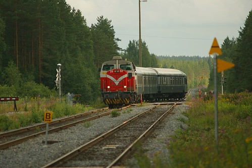 summer forest train suomi finland railway regional metsä juna asema levelcrossing pihlajavesi keuruu rautatie dv12 tasoristeys