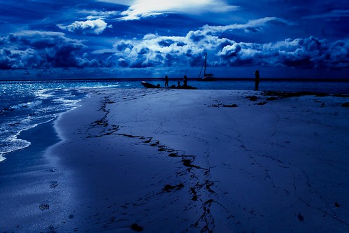 blue sea cloud seaweed beach bar clouds manipulated boat twilight sand flickr yacht moonlight bahamas dinghy lightroom abacos flickrdiamond