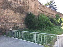 Porta Pinciana, Rome, another view on the missing railing