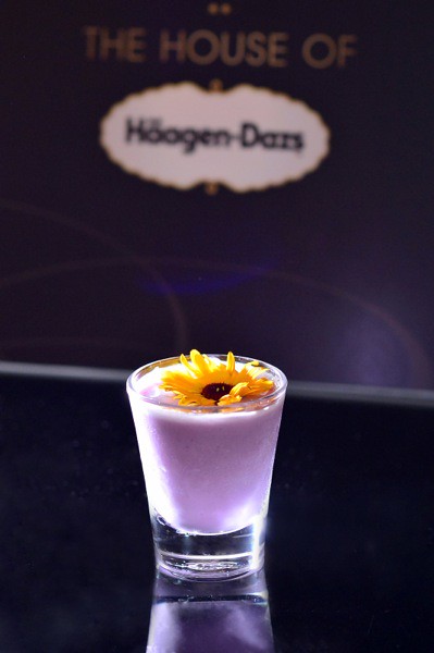 Desirable Cocktail (made with Häagen-Dazs Secret Sensations Raspberry & Meringue Fondant