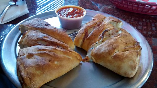 stpauls saintpauls nc northcarolina robesoncounty zacharyspizza restaurant italianrestaurant food eat lunch meal dinner supper dipping dippingsauce cup pizzapan calzone metal hamandcheese baked