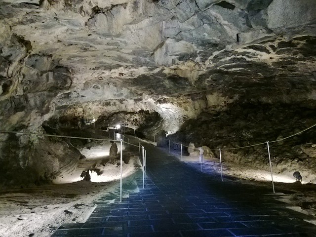 lumia 925 - lava caves on Jeju Island-012