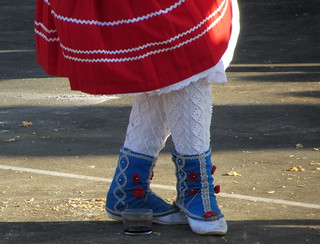 La danza del vaso (godaleta) entraña una gran dificultad (Grupo de Gamere-Zihiga 2013). La danza del vaso (godaleta) entraña una gran dificultad (Grupo de Gamere-Zihiga 2013).