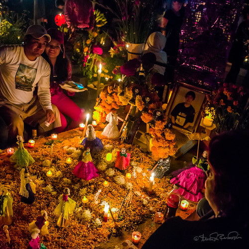 cemetery mexico oaxaca diademuertos candels ofrenda sdosremedios huajuapan size1x1 ©stevendosremedios