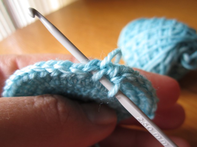 crochet tape measure cases tutorial (15)