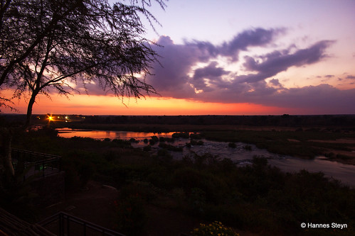 africa sunset red sky sun nature water canon southafrica landscapes scenery dusk lodge rivers mpumalanga crocodileriver ngwenya sigma1020mmf456exdchsm 550d ngwenyalodge hannessteyn canon550d eosrebelt2i