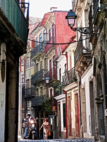 houses windows people portugal doors crossing view balcony cities roofs porto local becos
