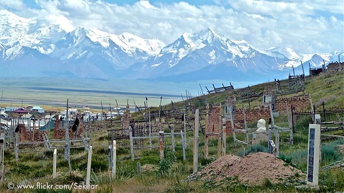 cemetery centralasia kyrgyzstan kirgistan kirgisien sarytash pamirhighway earthasia