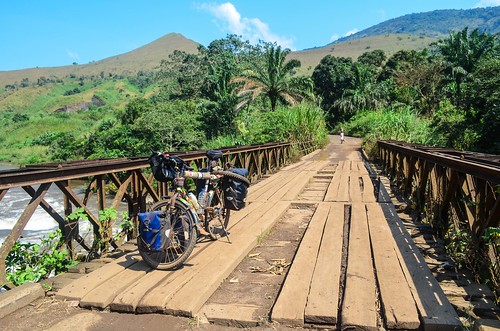 africa alamy150820 bicycle bikeseries bridge cameroon cameroun cycletouring cycling cyclotourisme day383 menchum menchumriver ringroad river velo freewheelycom alamy jbcyclingafrica