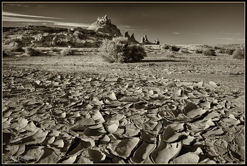 california unitedstates dry riverbed tufa parched trona searlesdrylake