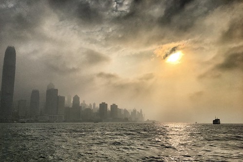 hongkong hong kong skyline harbour victoria victoriaharbour boats sunset clouds