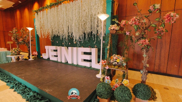jeiniel enchanted garden themed party