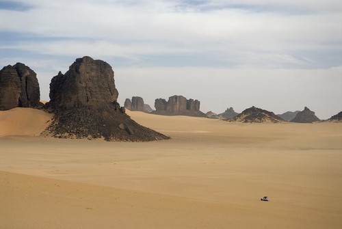 africa travel tourism sahara algeria tour desert offroad 4x4 african dune safari international journey maghreb algerian tamanrasset saharan djanet tassilinajjer tamanrassetprovince