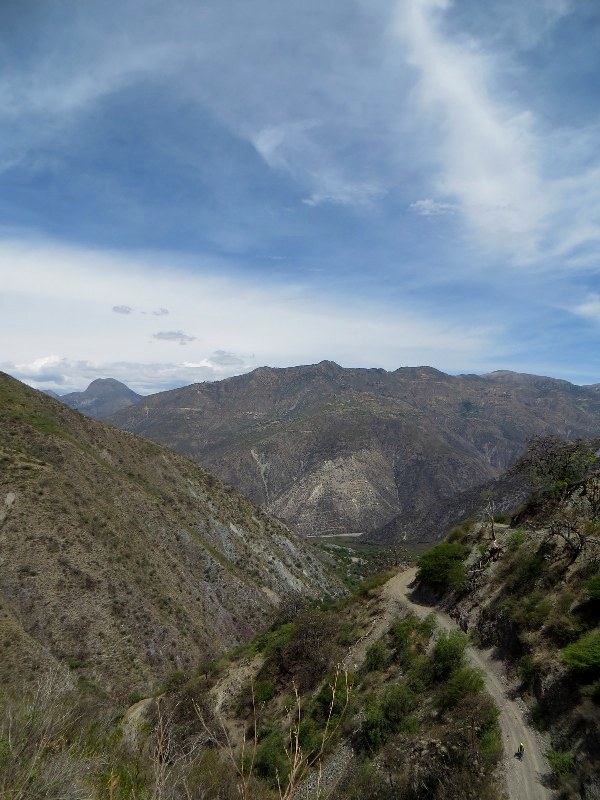 The 1700m descent to the Rio Pampas