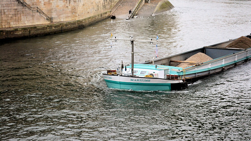Barge on the Seine (480)