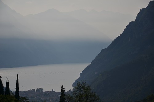 lake fog garda day view uploaded:by=flickrmobile flickriosapp:filter=nofilter comunedifiavé
