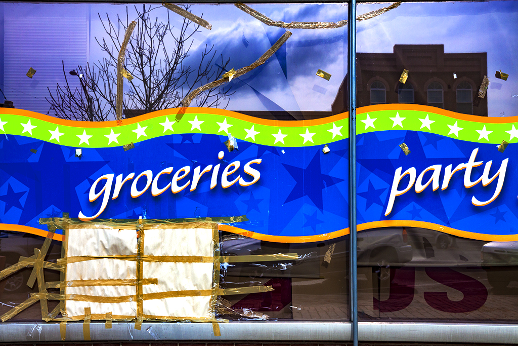 Broken-window-at-shut-down-grocery-store--Vineland
