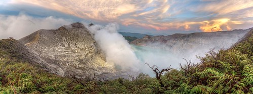 indonesia java east travel backpacking sunrise kawah ijen gunung volcano clouds