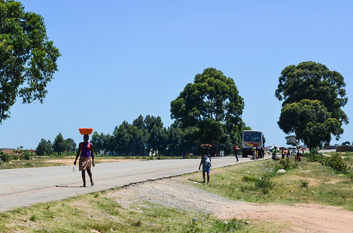 The road to Lubango