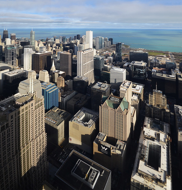 Rascacielos desde la Willis Tower de Chicago y el lago Michigan al fondo
