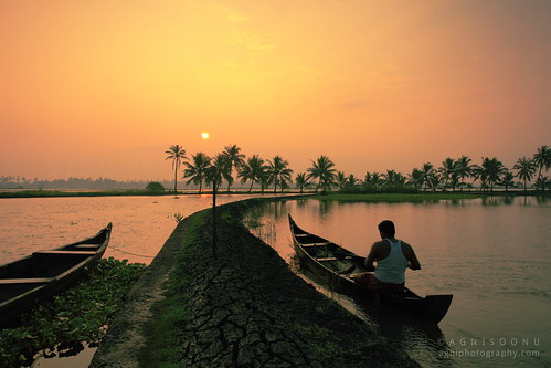 india sunrise boat fishing fisherman kerala kochi agni incredibleindia kadamakkudi