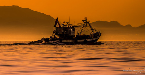 pêche côte marinasmir mer plage maroc tétouan tetuan bateau eau coucher soleil sunset bouhsina bouhsinaphotography canon 7dii ef70200