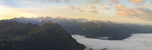 panorama mountain lake sunrise schweiz see berge sonnenaufgang vierwaldstättersee schwyz nebelmeer mythen innerschweiz seaoffog grossermythen kleinermythen