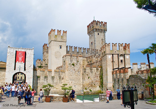 italy lombardy castle fortification lakegarda sirmione scaligercastle village town harbor lakeside clouds nikon d60 100v10f 250v10f aplusphoto 1500v60f