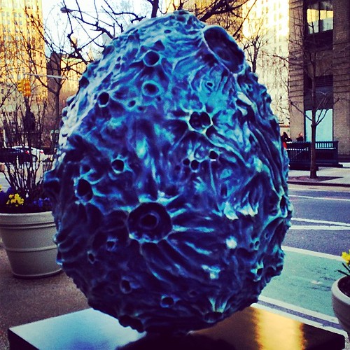 #thebigegghuntny : #egg256- the Rosenblum Egg by the Flat Iron District .. There were more but I had to hurry home! #ny  #mynewyork  #flatirondistrict #easter #easteregg #easteregghunt