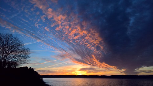 sunset solnedgång sky himmel jönköping moln clouds lake sjö vättern lumia950 pureview cellphonephotography